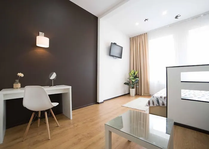 Apartment куліша 17 *